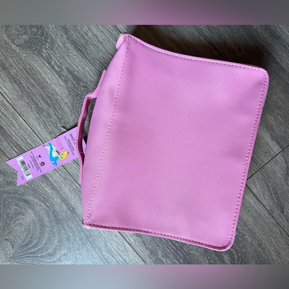 Wet n Wild x Disney’s Alice in Wonderland make-up bag. - Picture 6 of 9